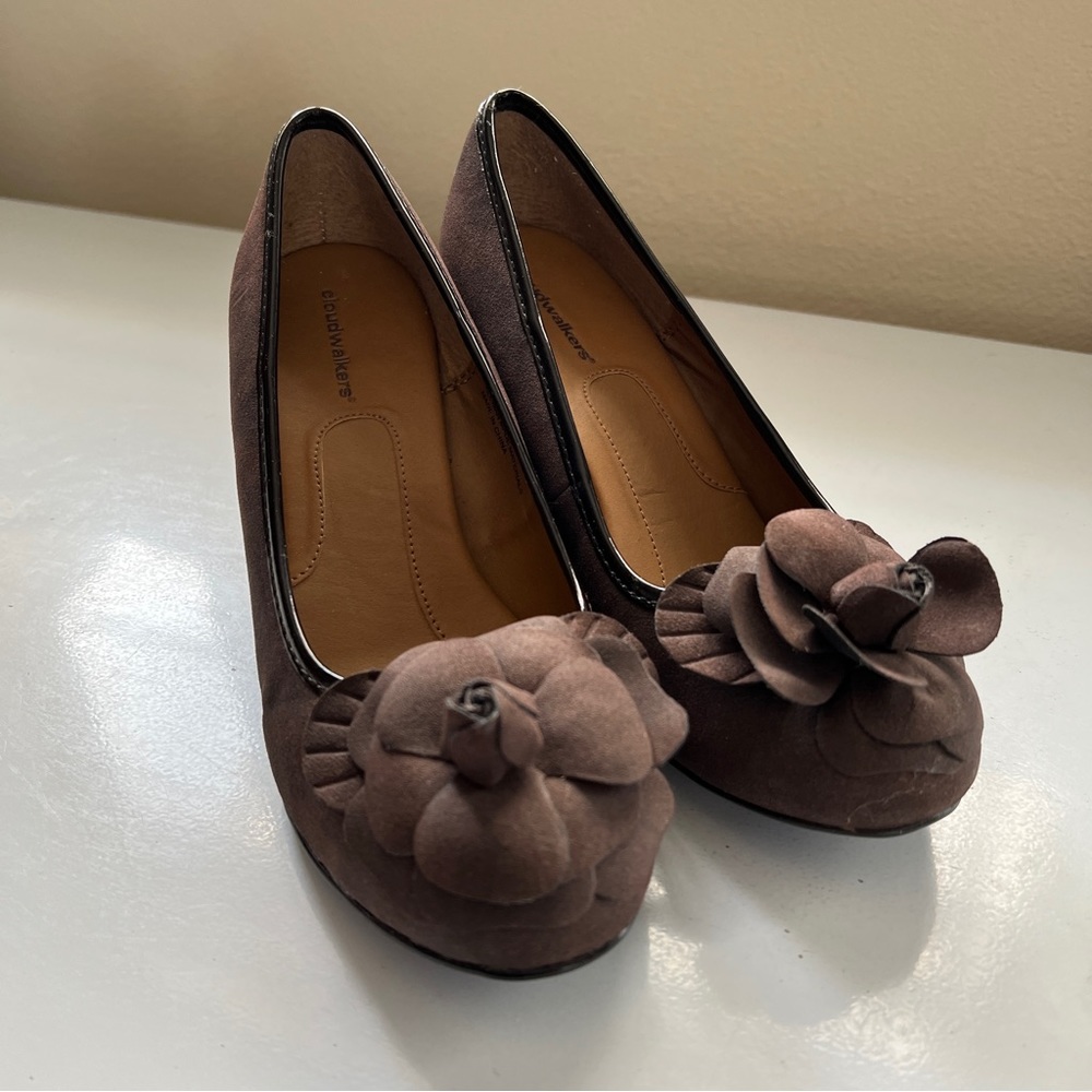 NWOT Suede Heather Cloudwalkers Heels